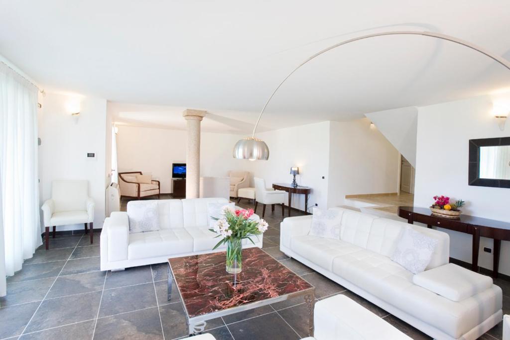 Villas Resort Wellness & Spa カスティアーダス エクステリア 写真